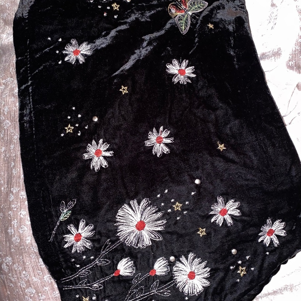 Zara Black Mini Skirt with White and Red Floral Embroidery - Picture 7 of 8